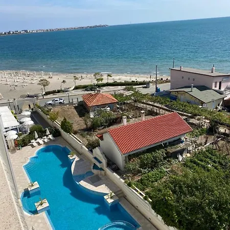 Private By The Sea With A Large Terrace In Hotel! Apartmán *