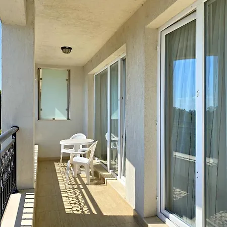 Private By The Sea With A Large Terrace In Hotel! Apartmán Pomorie