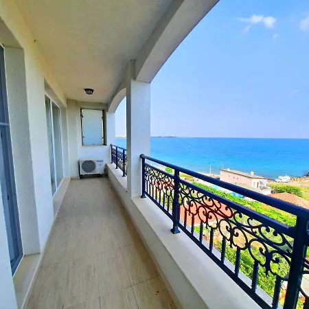 Private By The Sea With A Large Terrace In Hotel! Apartmán