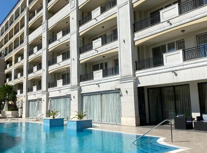 Private By The Sea With A Large Terrace In Hotel! Апартамент *