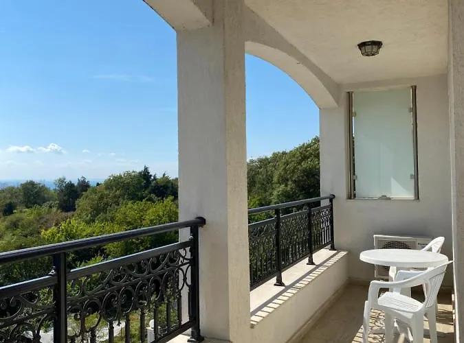 Private By The Sea With A Large Terrace In Hotel! *