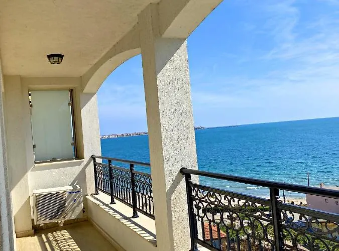 Private By The Sea With A Large Terrace In Hotel!