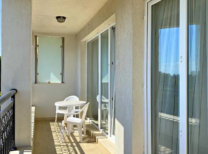 Private By The Sea With A Large Terrace In Hotel! Апартамент Поморие