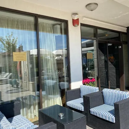 Private By The Sea With A Large Terrace In Hotel! Lejlighed