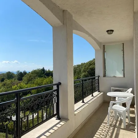 Private By The Sea With A Large Terrace In Hotel! *