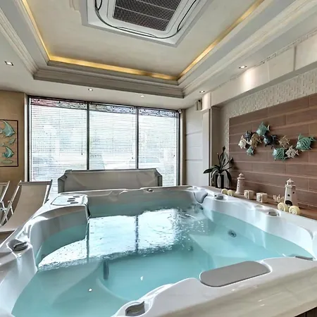 アパート Private By The Sea With A Large Terrace In Hotel! ポモリエ