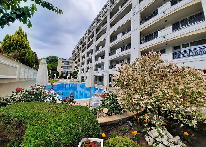 Private By The Sea With A Large Terrace In Hotel! Апартаменты