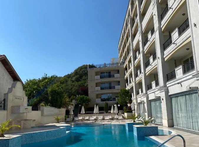 Private By The Sea With A Large Terrace In Hotel! Апартаменты