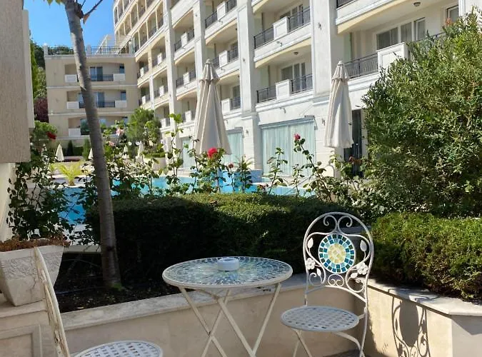 Private By The Sea With A Large Terrace In Hotel! * ポモリエ
