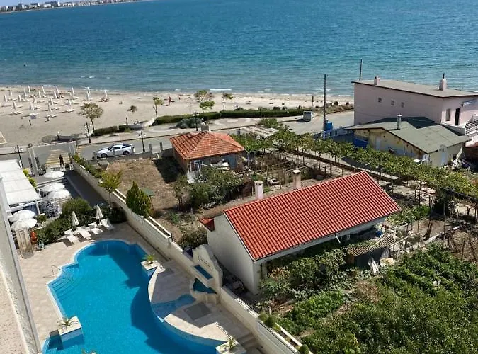 Private By The Sea With A Large Terrace In Hotel! Апартаменты *